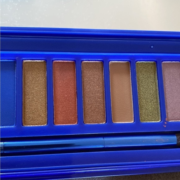 Makeup- Eyeshadow - Picture 4 of 4
